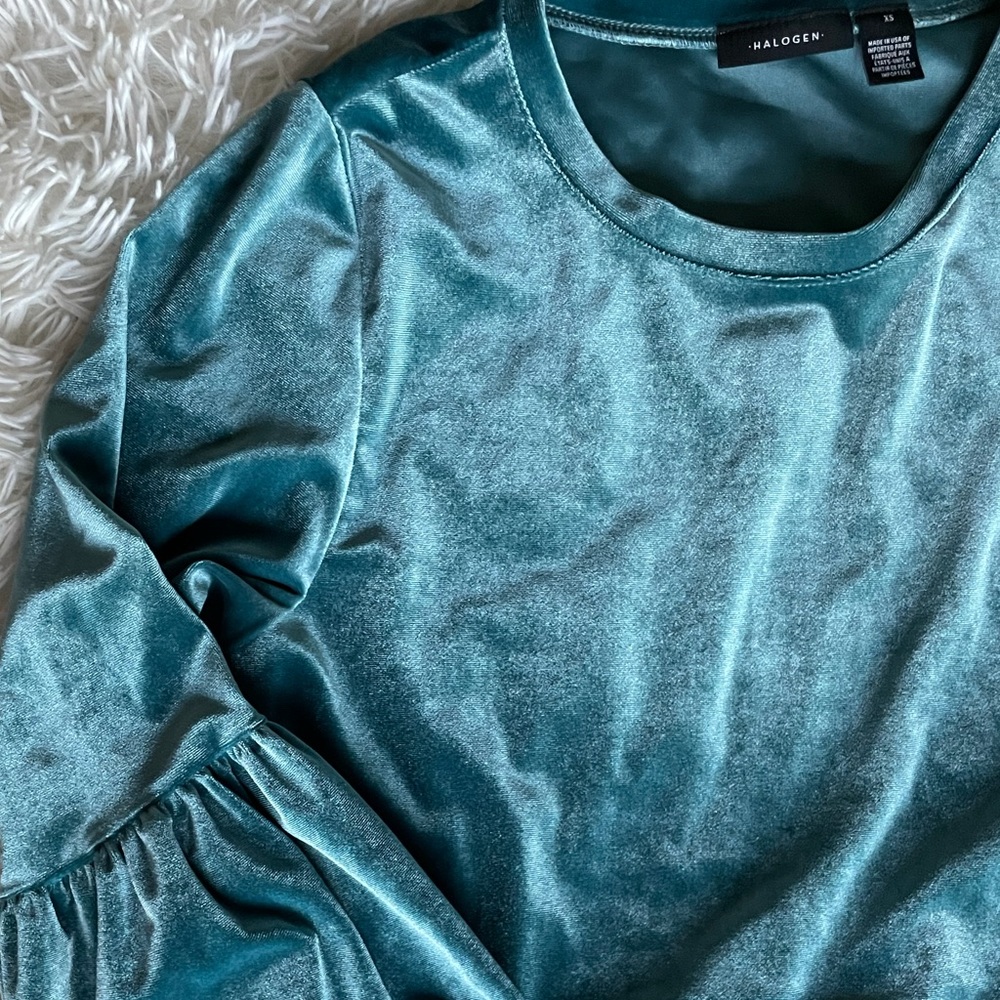 Velvet teal top size XS Halogen brand